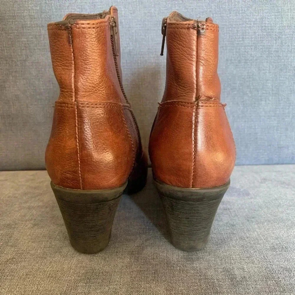 Woman’s Clark’s Brown Leather Block Heeled Ankle Square Toe Y2K Boots Size 6 - Picture 4 of 11